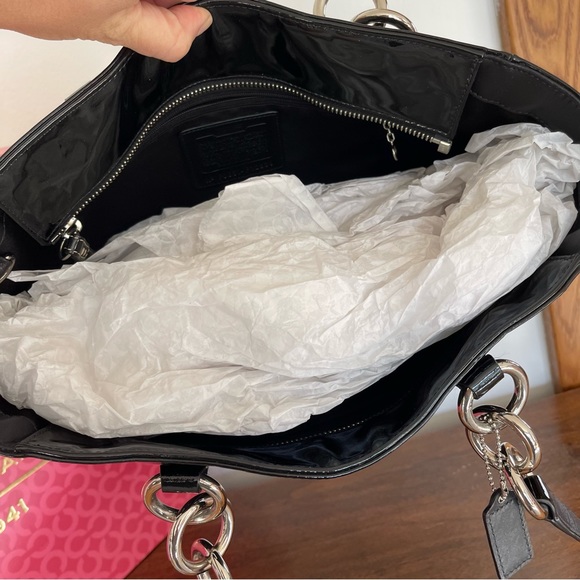 COACH Patent Leather E/W Gallery Tote NWOT - Picture 3 of 3